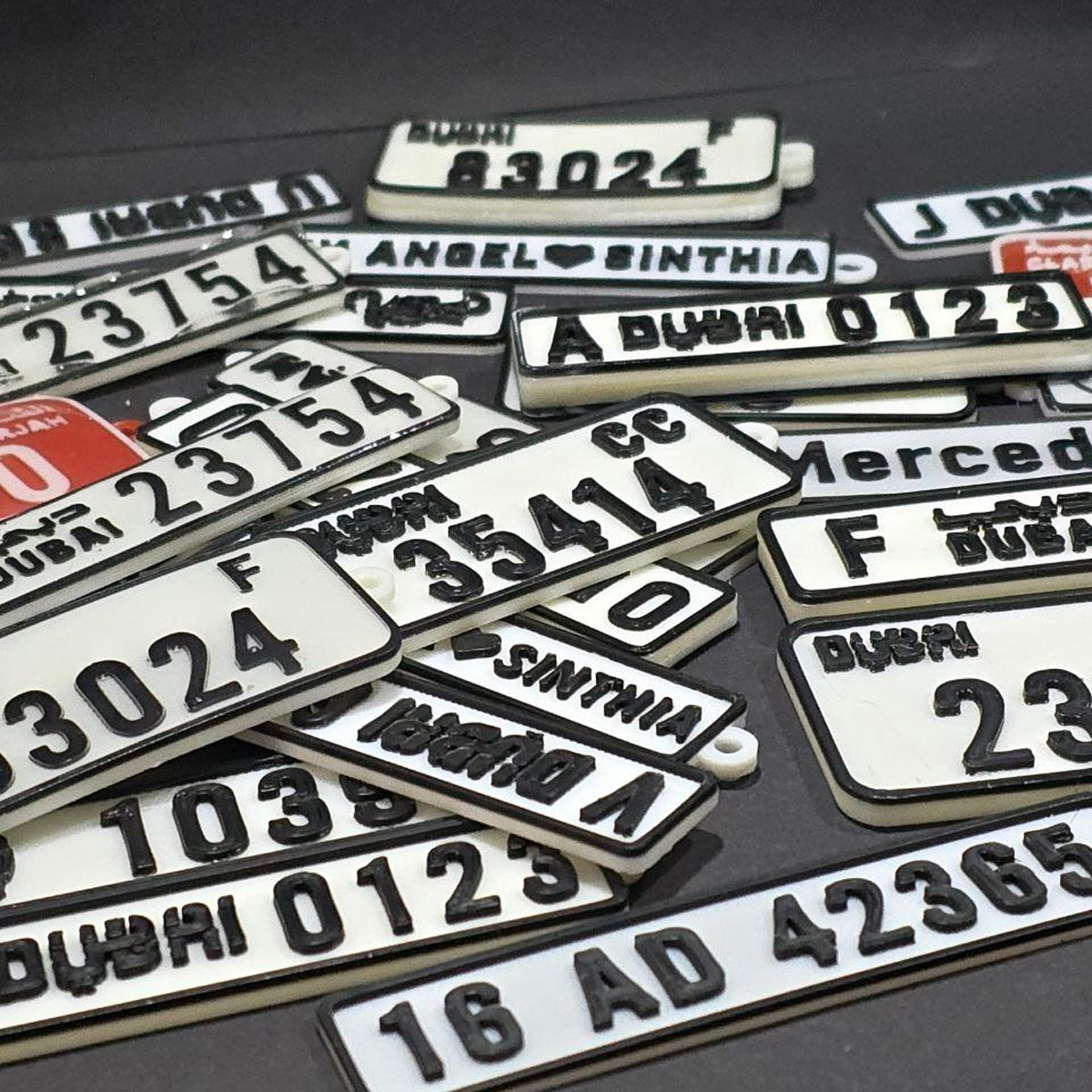 سلسلة مفاتيح برقم السيارة – هدية فخمة ومخصصة لعشاق السيارات